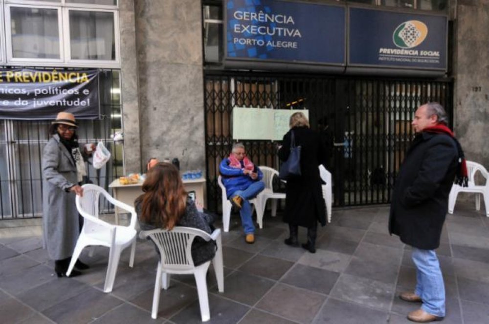 Segue ocupação da sede do INSS em Porto Alegre