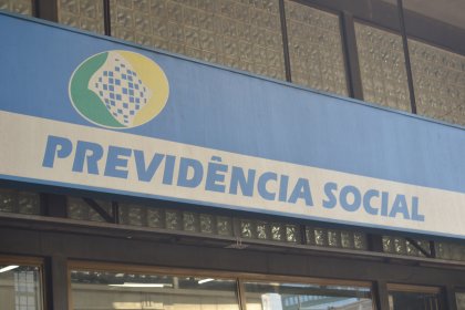 Governo federal começa a pagar o 13º de aposentados