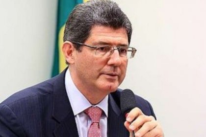 Ministro da Fazenda segura 13º do INSS